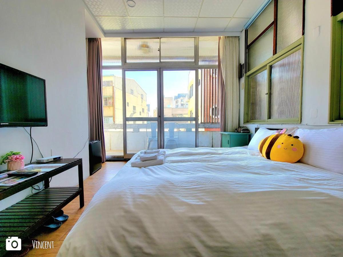 Honey House Tainan Bed and Breakfast Exteriör bild