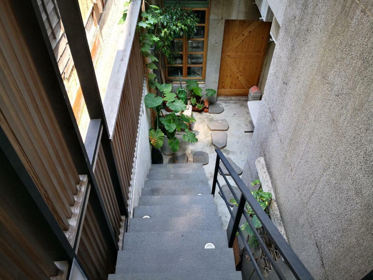 Honey House Tainan Bed and Breakfast Exteriör bild