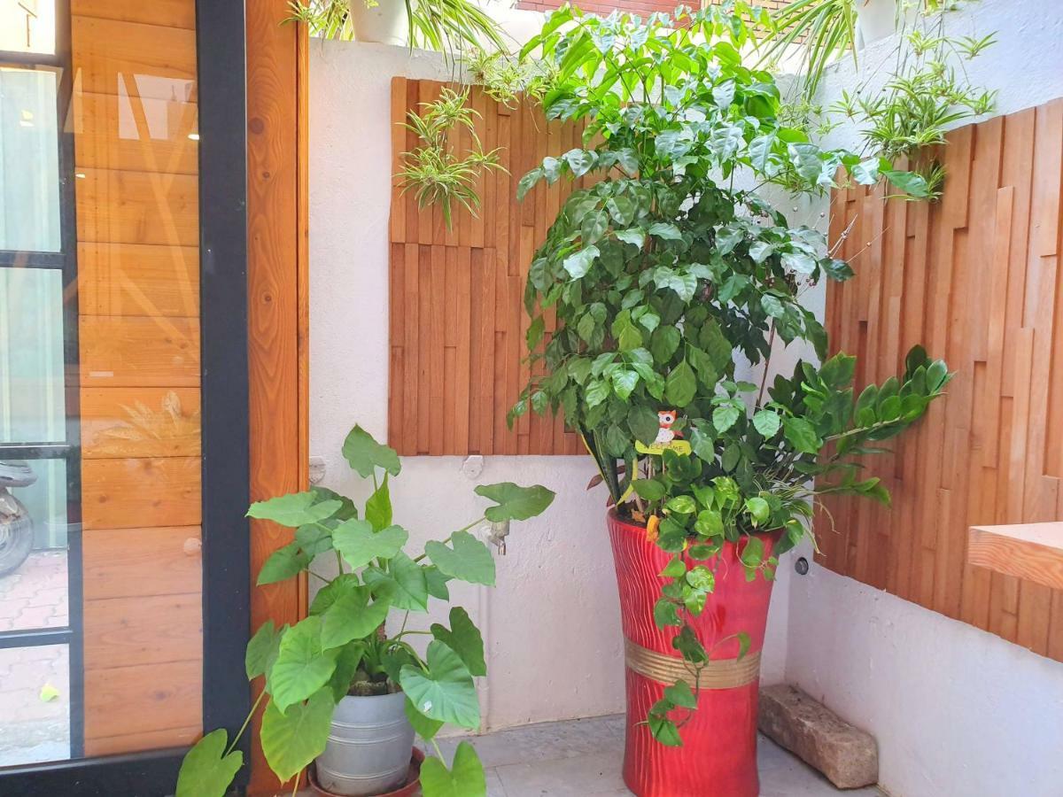 Honey House Tainan Bed and Breakfast Exteriör bild