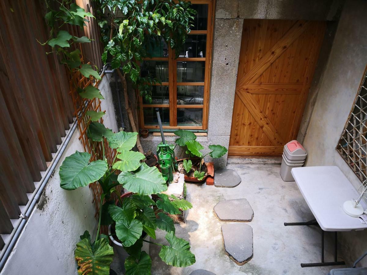 Honey House Tainan Bed and Breakfast Exteriör bild