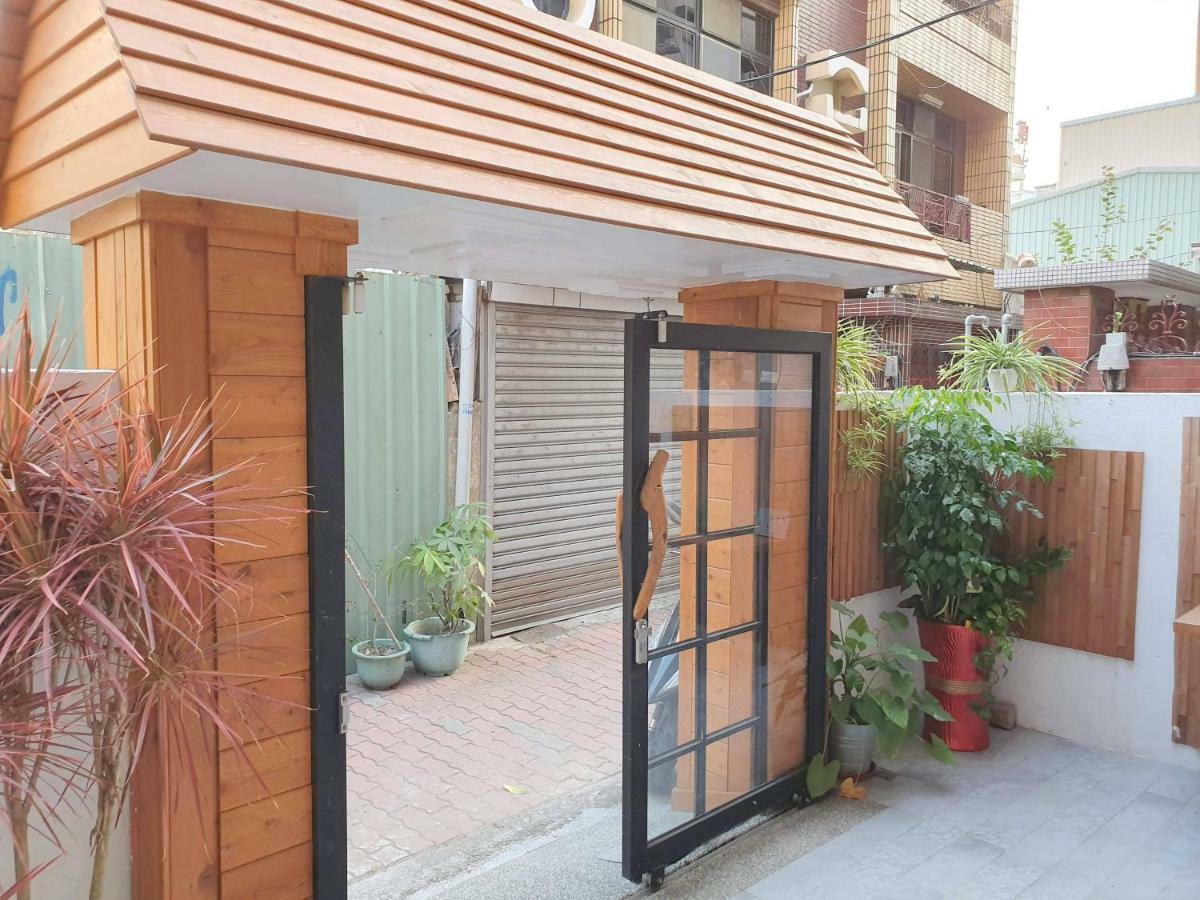 Honey House Tainan Bed and Breakfast Exteriör bild